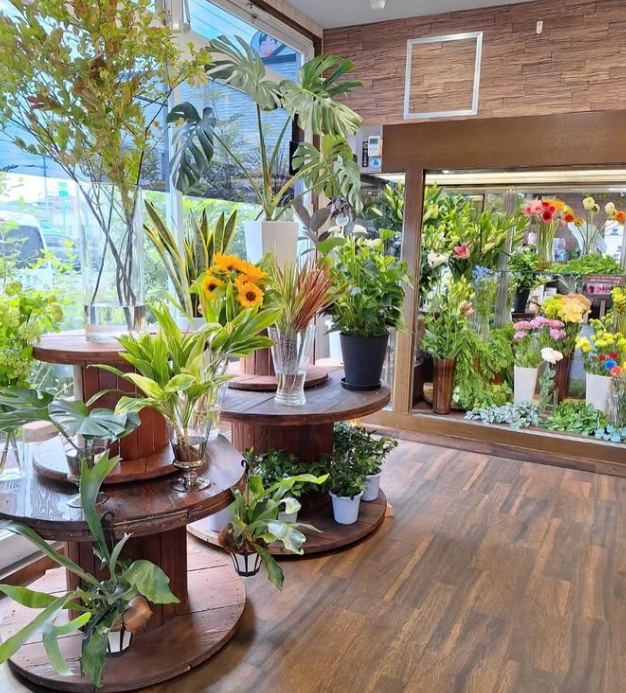 鮮度を保つ店内の花